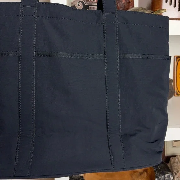 Lululemon Daily Multi-Pocket Tote Bag 20L - Picture 10 of 13